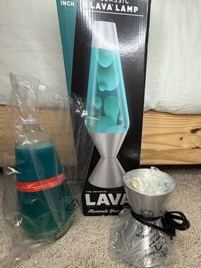 *NIB* 16.3" Seafoam Green Schylling Lava Lamp Brushed Aluminum Base